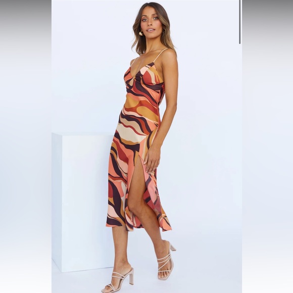 NEW WITH TAGS | Hello Molly Midi Dress - Picture 3 of 6